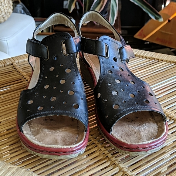 EUC Remonte by Rieker navy T-Strap perforated leather wedge sandals 39 / 8.5 - Picture 8 of 8